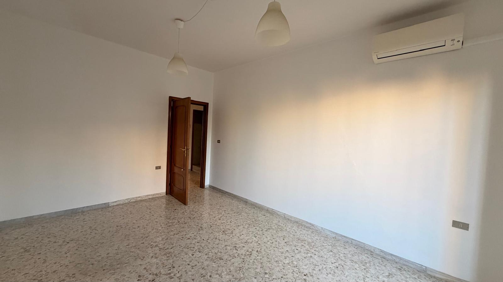 P R E Z Z O R I B A S S A T O - Centrale Appartamento Con Ascensore.